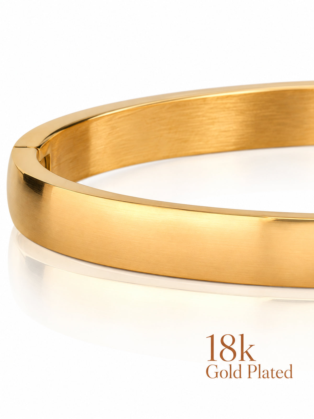 Classic Golden 18K Gold Plated Bracelet — closeup view