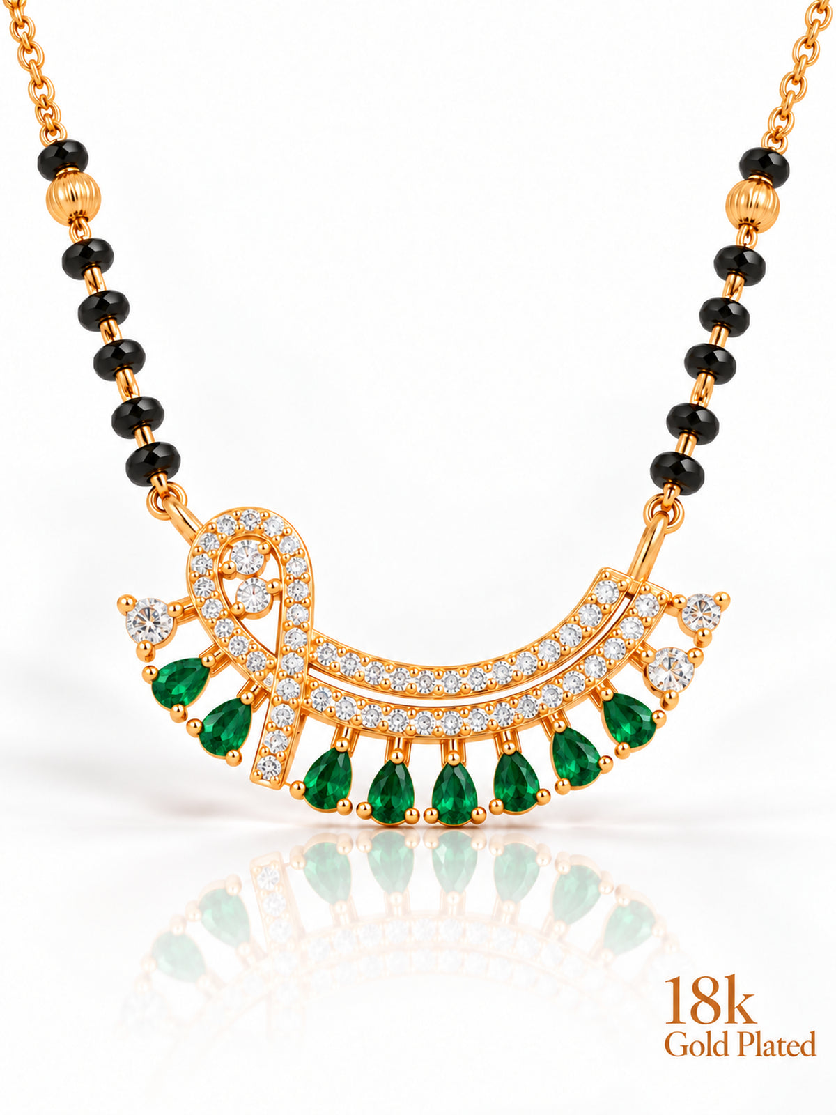 Radiant Pearl Arc mangalsutra closeup green v1