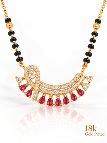 Radiant Pearl Arc mangalsutra closeup v1